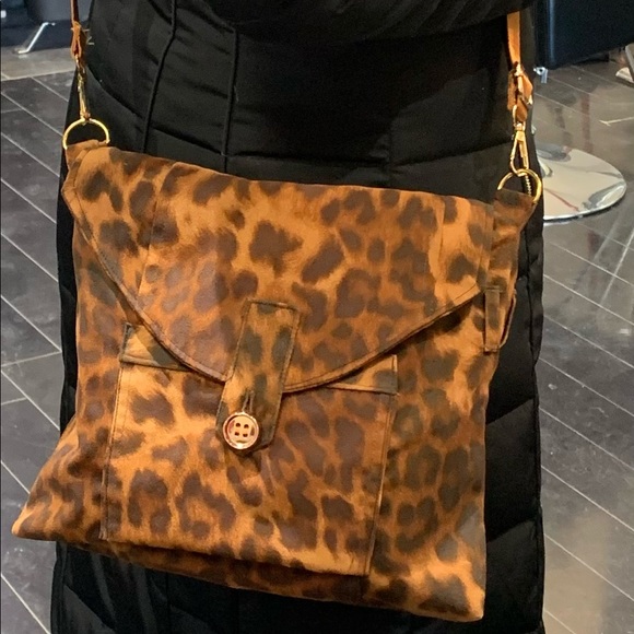 Medium sized crossbody leopard print purse - Picture 2 of 2